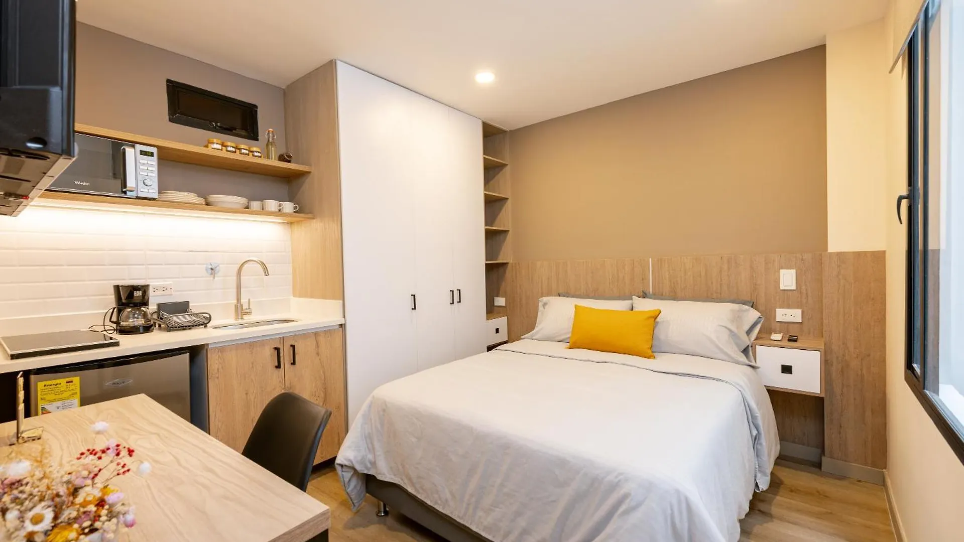Aparta Estudio En El Poblado - Ac Y Wi Fi ميديلين