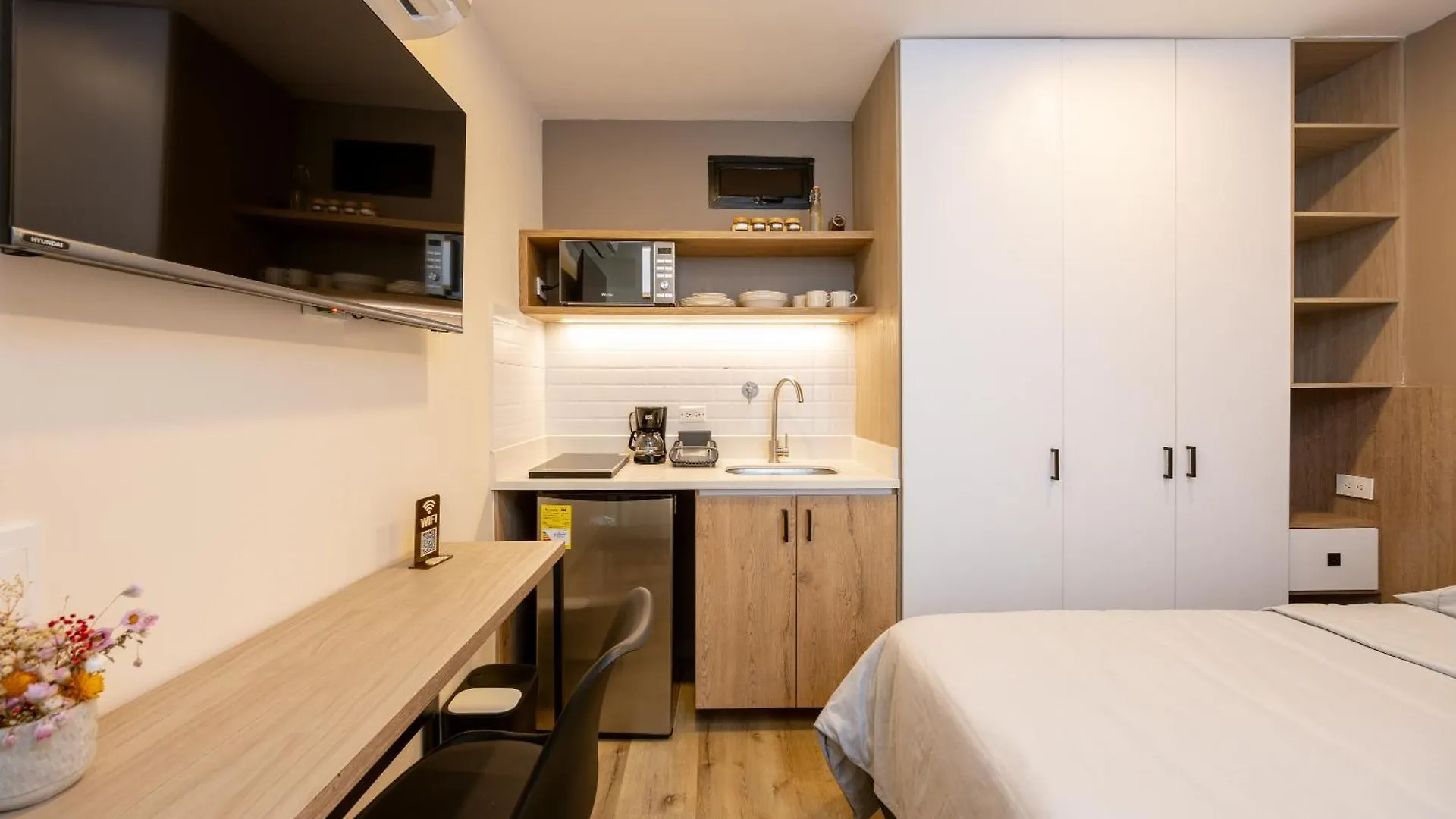 Aparta Estudio En El Poblado - Ac Y Wi Fi ميديلين