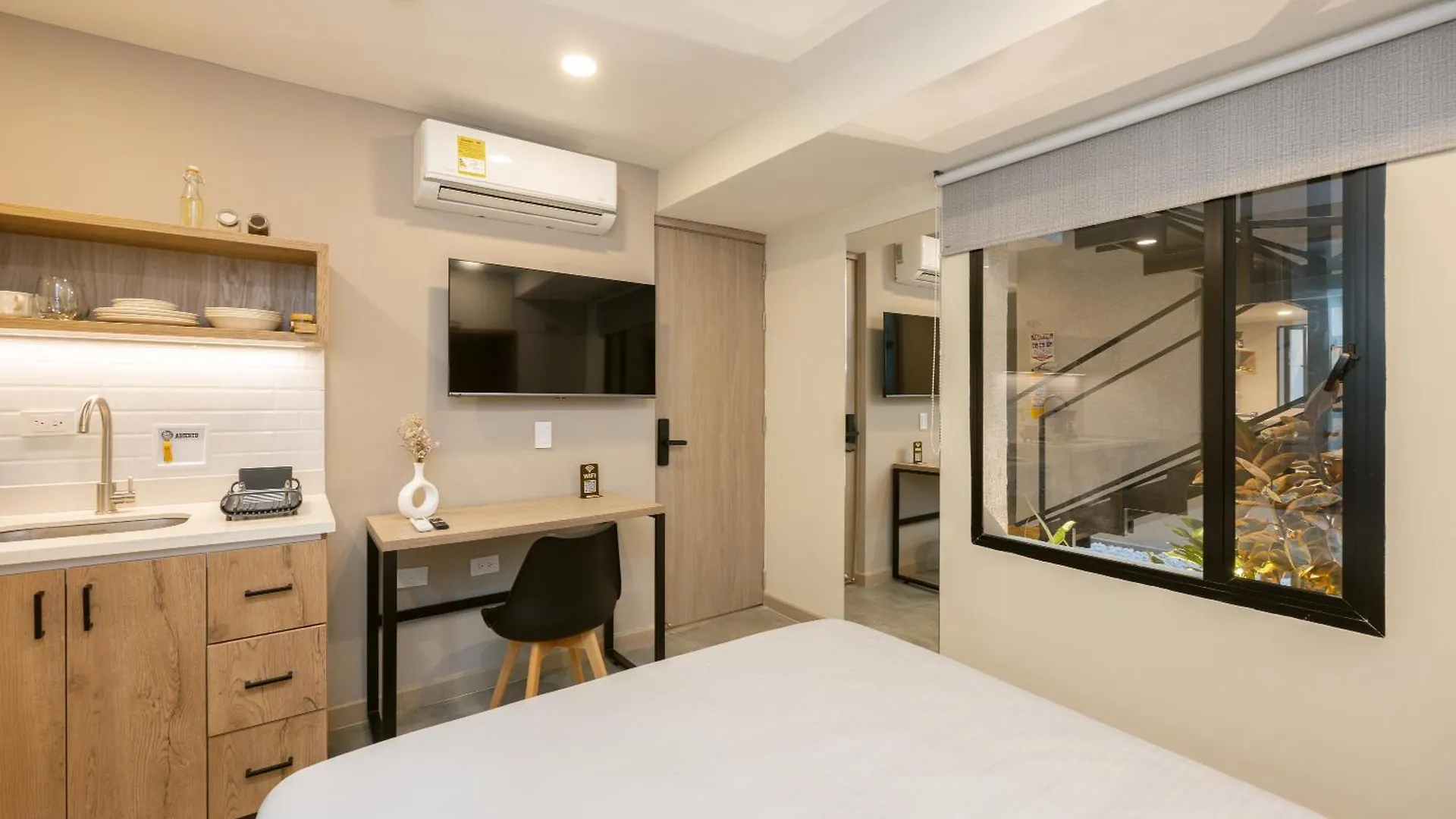 Aparta Estudio En El Poblado - Ac Y Wi Fi Medellin Colombia