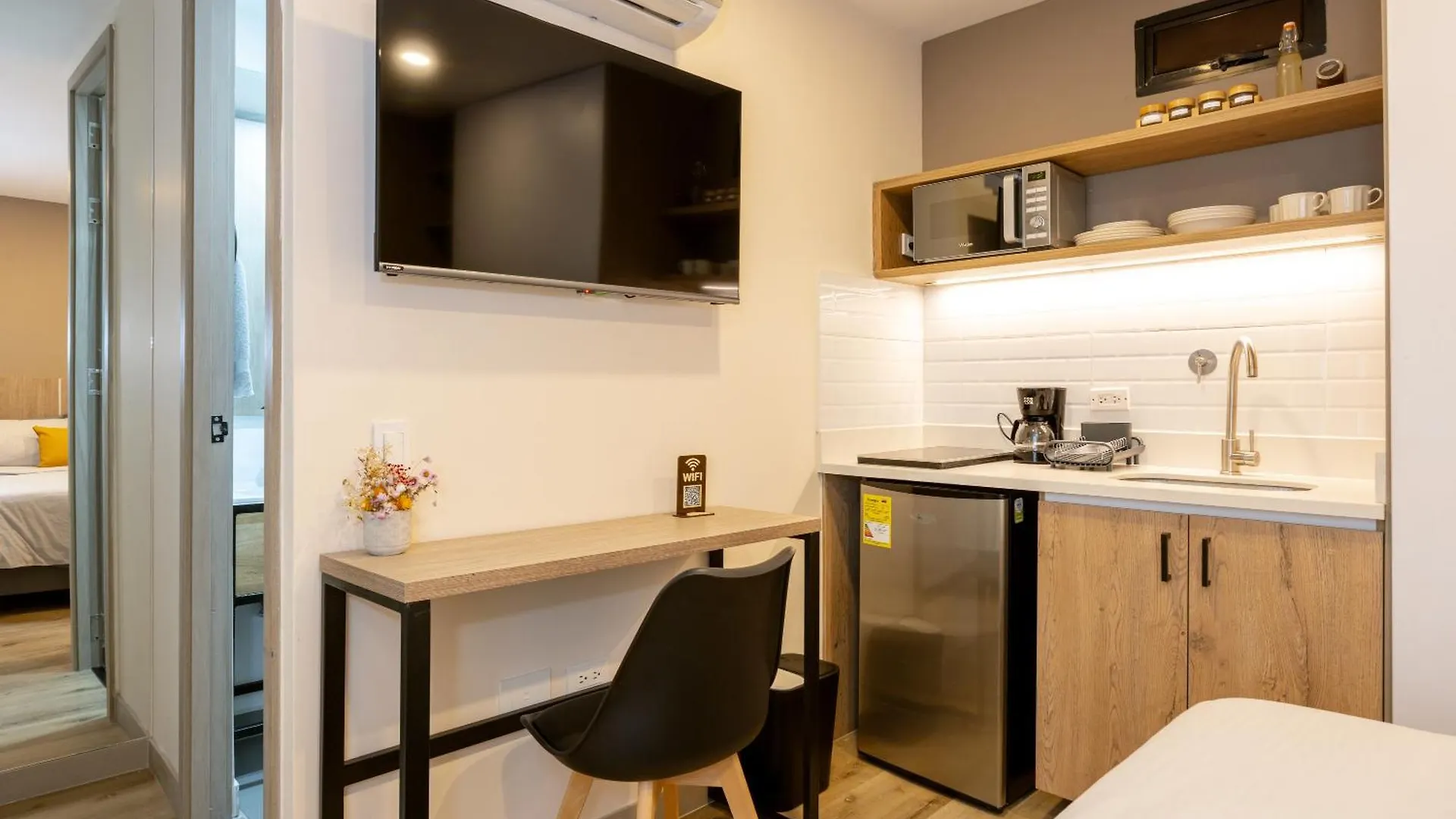 Aparta Estudio En El Poblado - Ac Y Wi Fi Medellin Apartment
