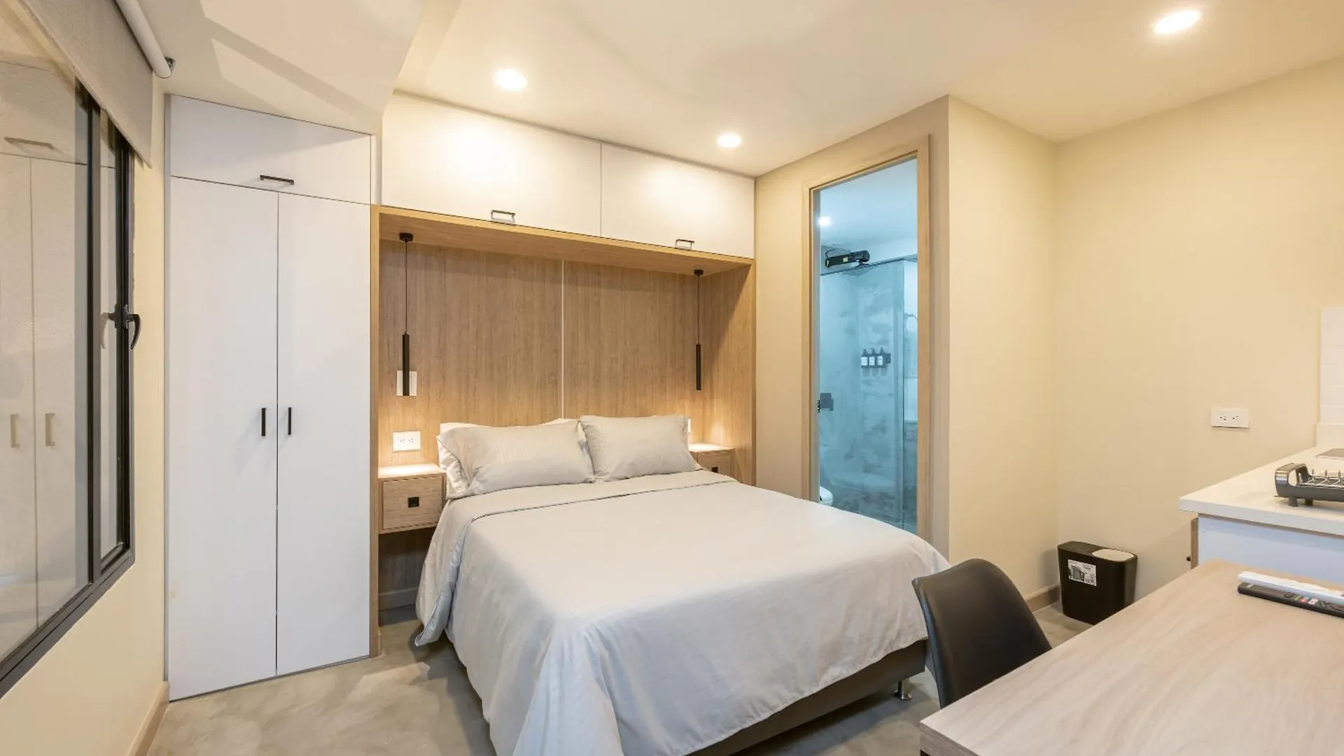 Aparta Estudio En El Poblado - Ac Y Wi Fi Medellín 0*,  Kolumbie